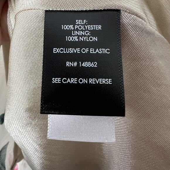 Torrid Blouse Womens 1X Cream Floral Rose V Neck Button Smocked Waist Plus Size - Picture 7 of 10